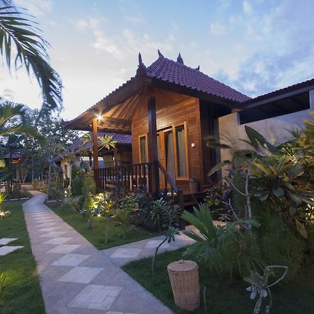 Amora Hut'S Lembongan Exterior photo