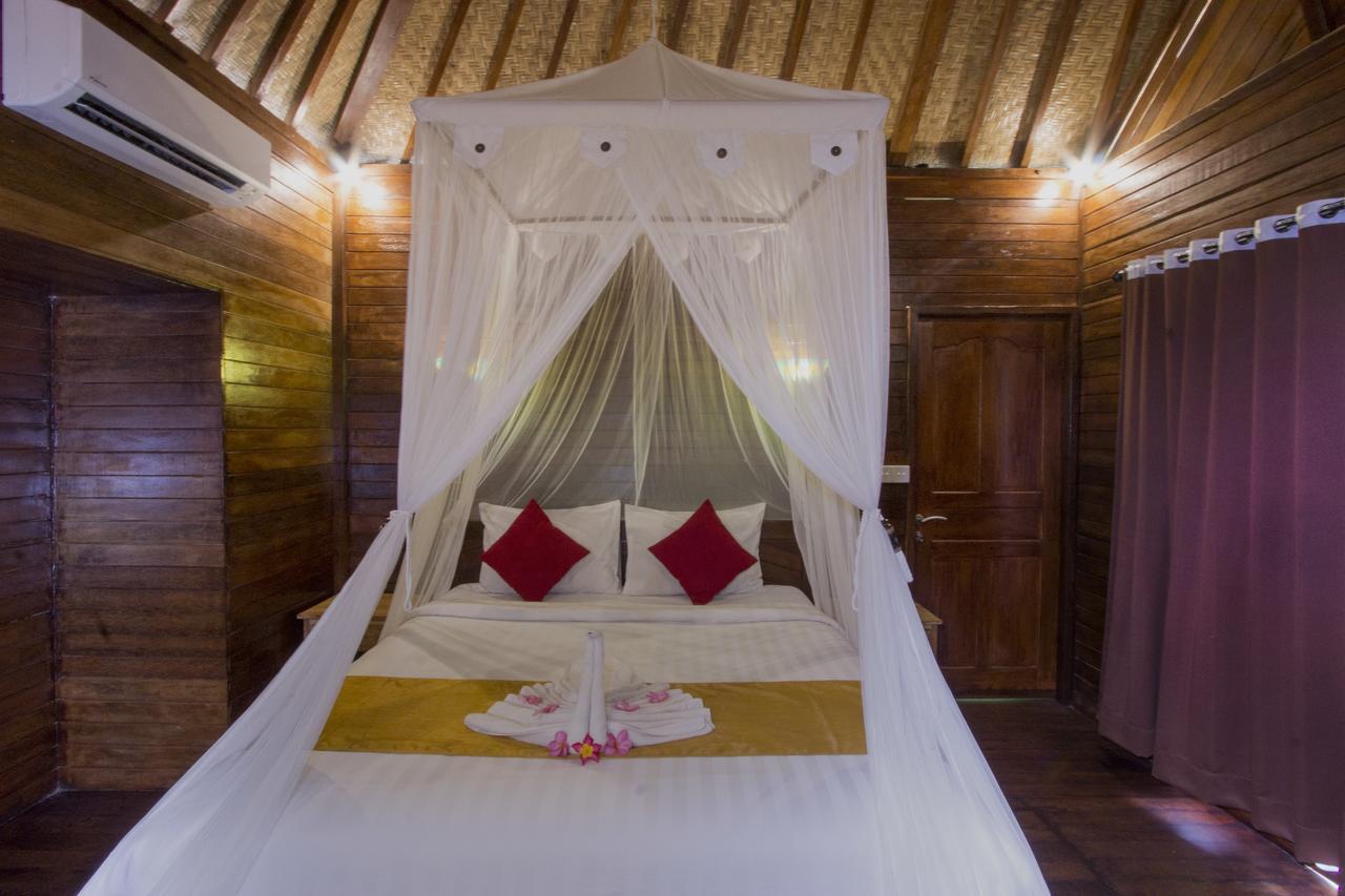 Amora Hut'S Lembongan Exterior photo