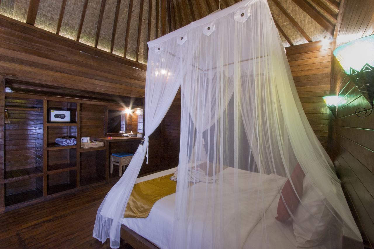 Amora Hut'S Lembongan Exterior photo