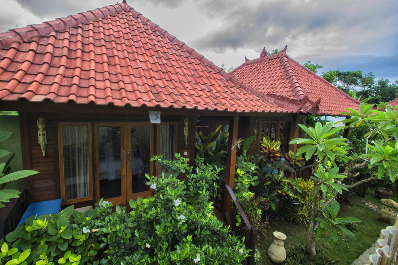 Amora Hut'S Lembongan Exterior photo