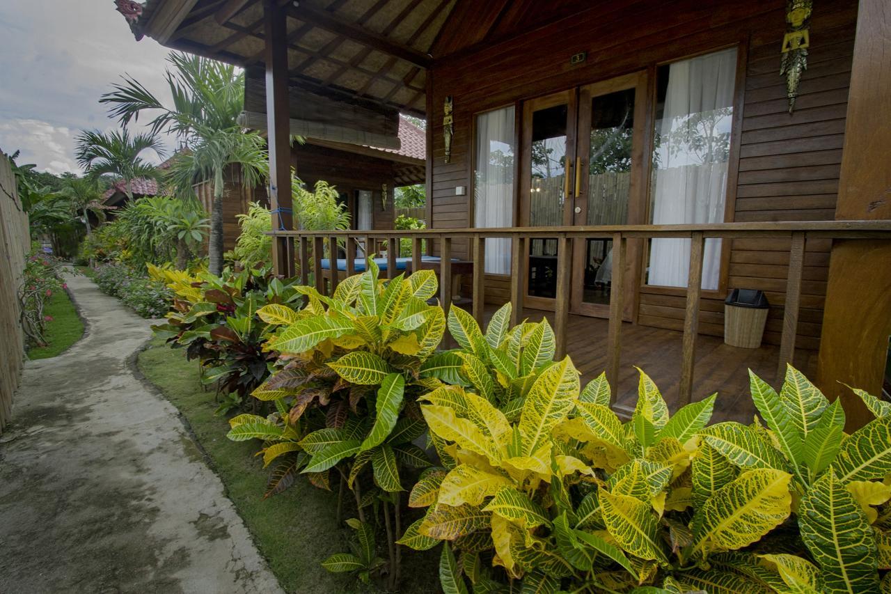 Amora Hut'S Lembongan Exterior photo