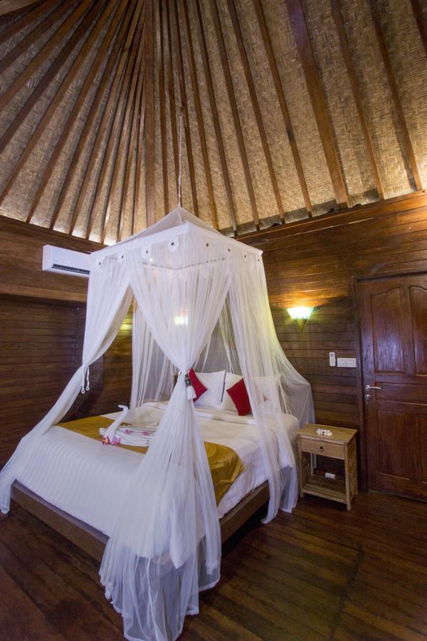 Amora Hut'S Lembongan Exterior photo