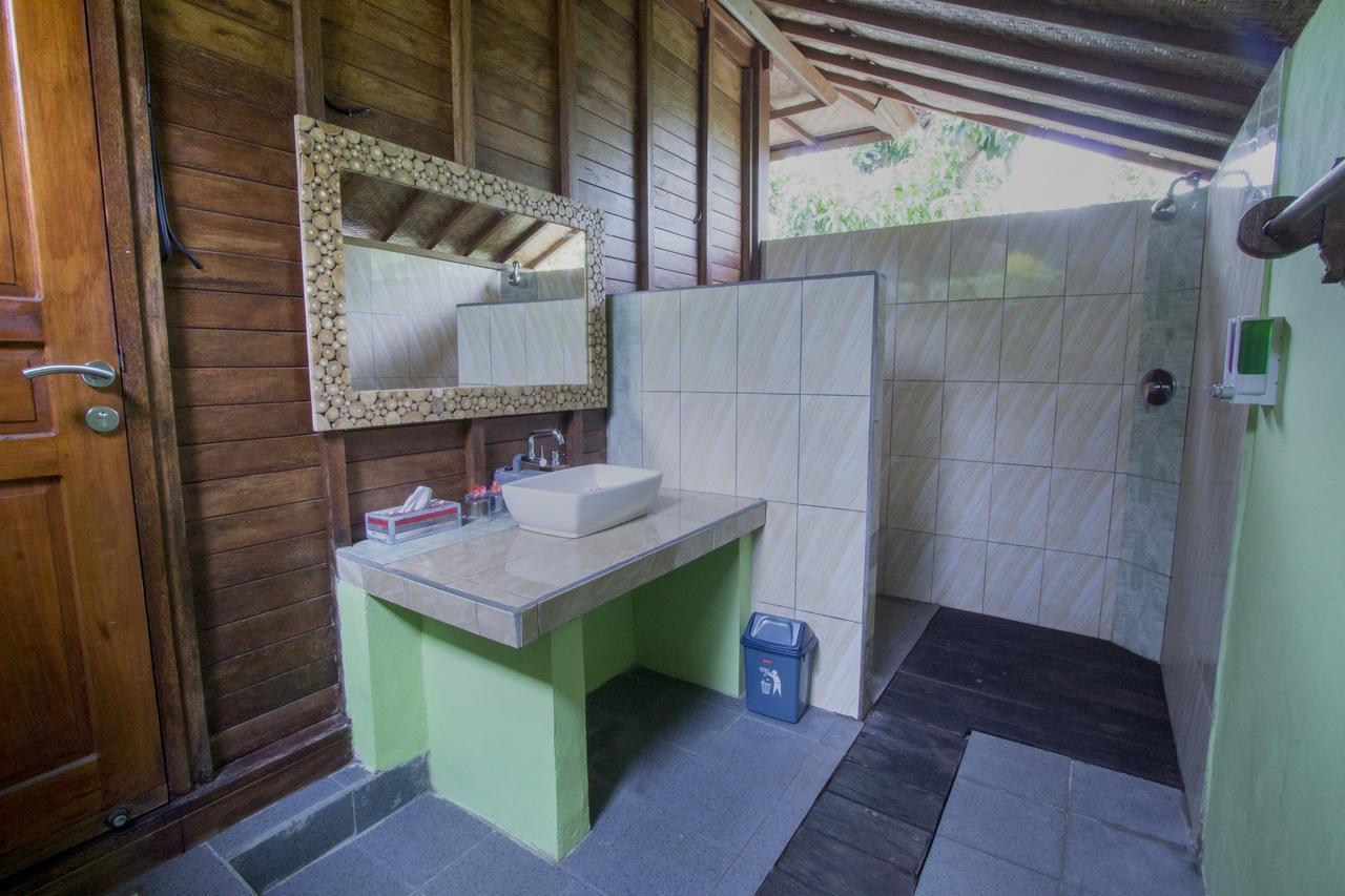 Amora Hut'S Lembongan Exterior photo